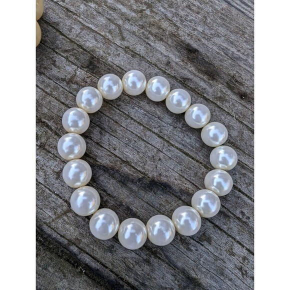 Vintage Faux Pearl Bracelet Stack, 3 Pearly Stretch Bracelets - Picture 4 of 10